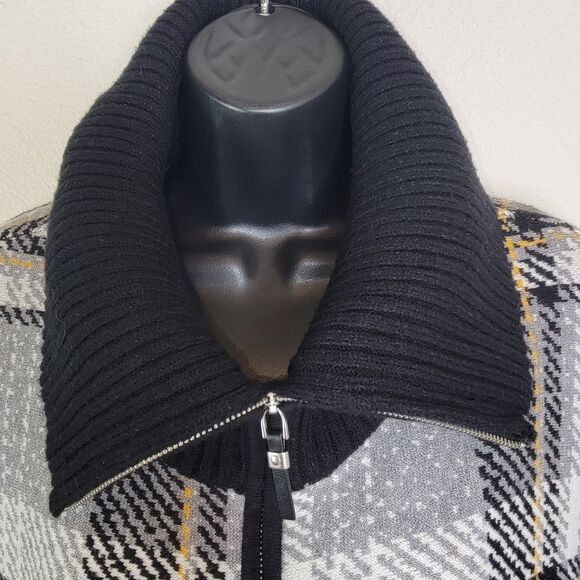 Tahari Plaid Full Zip Cardigan Ponch Sweater size L/XL - Picture 3 of 9